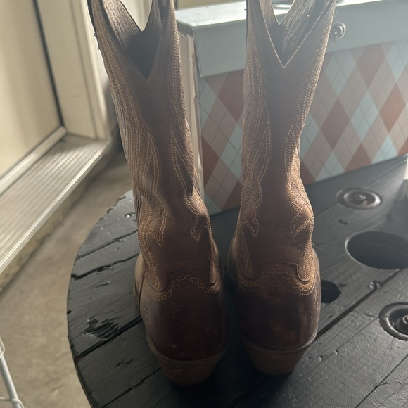 Ladies Ariats size 8.5 in PERFECT condition. - Picture 6 of 6
